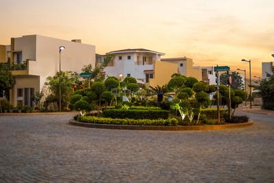 Gallery Cover Pic of Paramount Golfforeste Villas