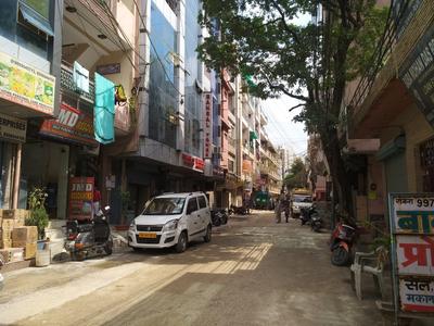 Gallery Cover Image of 1000 Sq.ft 4 BHK Apartment for rent in RWA C Block Mohan Garden, Dwarka Mor for 14000