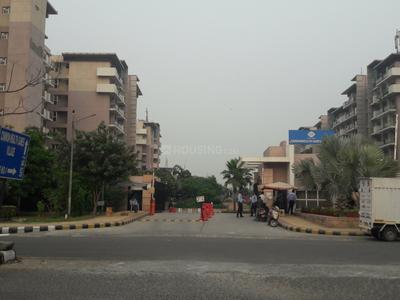 Gallery Cover Image of 2250 Sq.ft 3 BHK Apartment for rent in Emaar Commonwealth Games Village 2010, Pandav Nagar for 55000