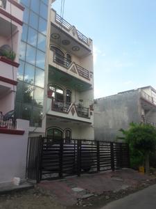 Gallery Cover Pic of Vineet Shukla Suvarna Jayanti Puram