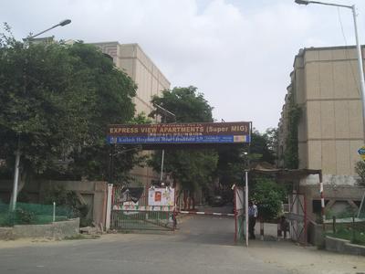 Gallery Cover Image of 1100 Sq.ft 2 BHK Apartment for rent in Express View Apartment Super MIG, Sector 93 for 11000